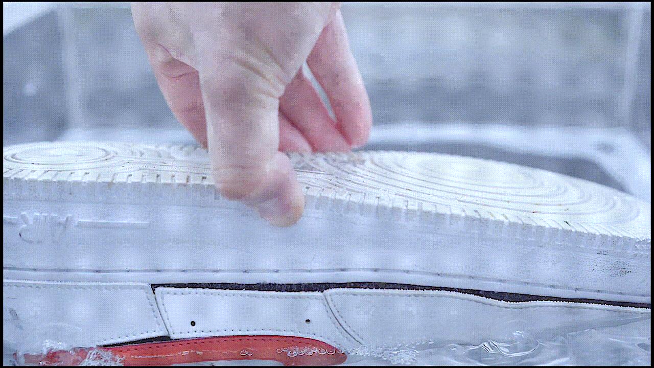 又快又好的科幻风酷炫洗鞋体验，全新门店成潮人聚集地