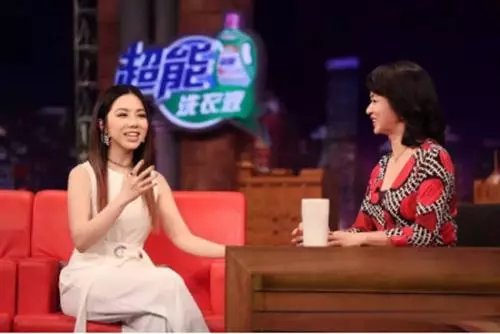 2015年邓紫棋登福布斯,4年后失去名字使用权,51000条恶评多可怕