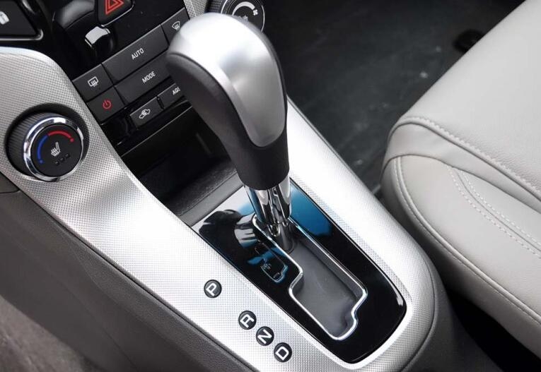 雪佛兰科鲁兹15款一代经典落幕,雪佛兰老款科鲁兹现在很少见了