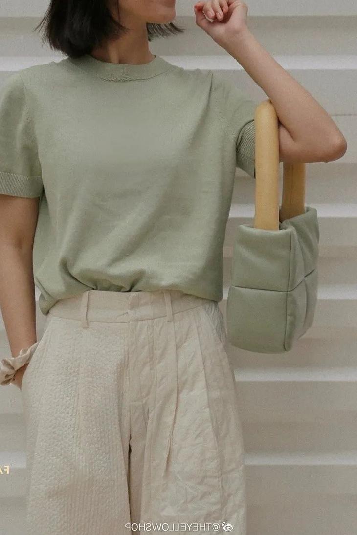 22W劳力士，热巴选择配百元包包出街