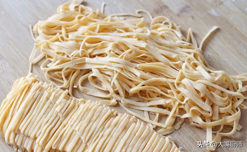 手擀面加多少红薯淀粉更爽滑劲道,手擀面怎么做才劲道有弹性