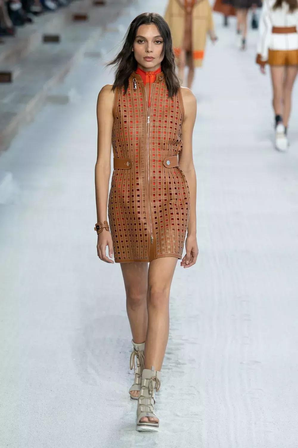 上万的裙子值不值,几千的连衣裙