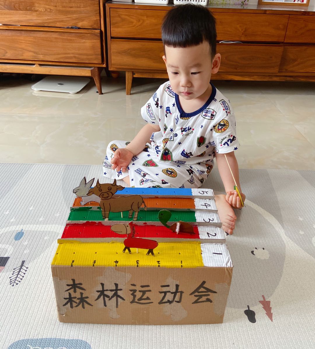 废纸箱可以做什么玩具,不用的废纸箱如何给孩子做玩具