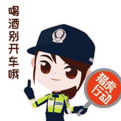 油门当刹车被撞男子奇迹脱险,男子骑车险被铁门砸到