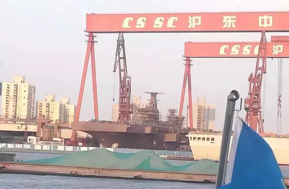 075型两栖攻击舰目前下水有多少艘,075型两栖攻击舰首舰服役啦吗