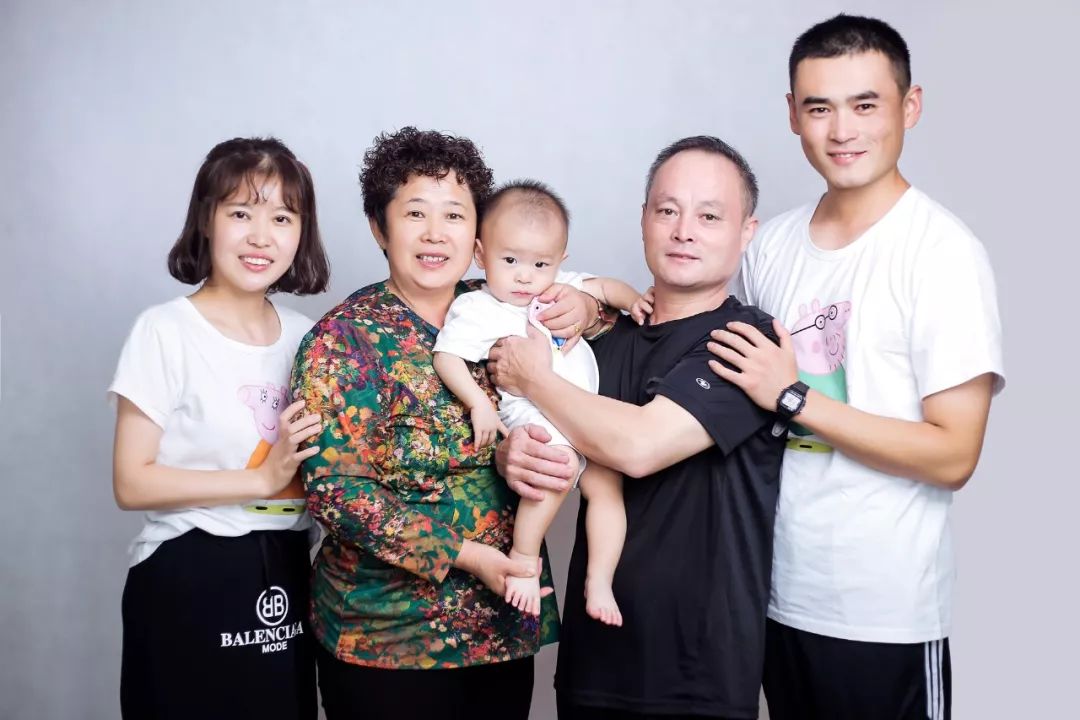 军爸给军娃惊喜视频,军爸送给军娃的六一礼物