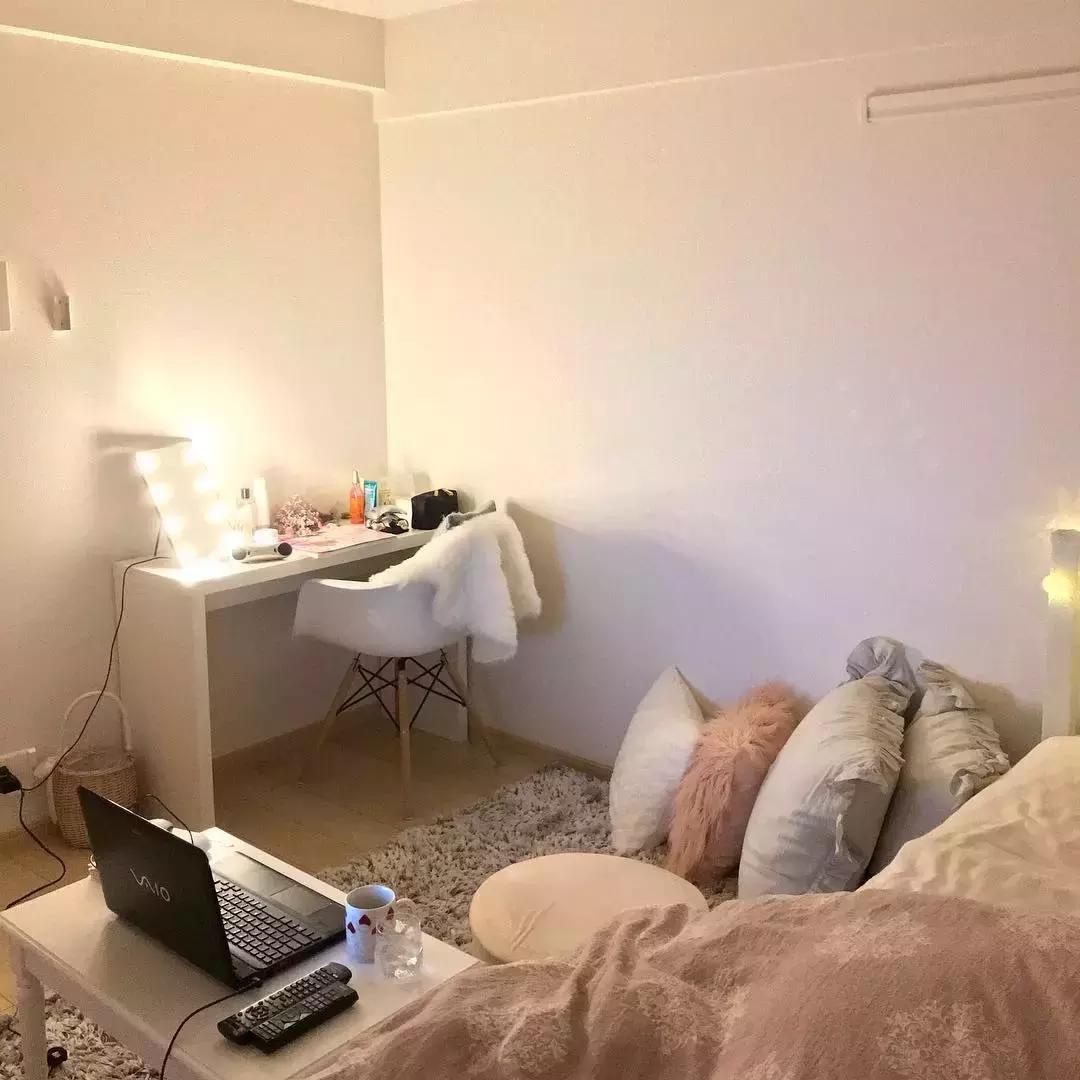 小姐姐晒出自己独居小屋后获赞无数！网友：我过的是什么日子？