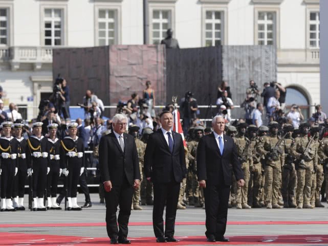 波兰与俄罗斯为什么关系紧张,波兰和俄罗斯现在的关系