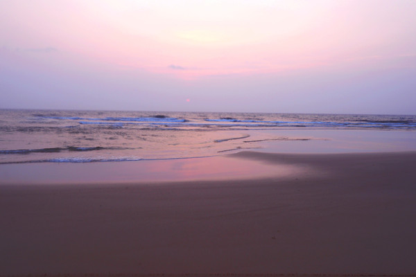 幸亏我来了再不来素材就没了,海南月亮湾的夜晚