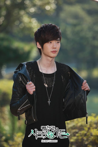 老公变老婆？韩国顶流男神*队军**退伍后变“美女”，网友：我可以