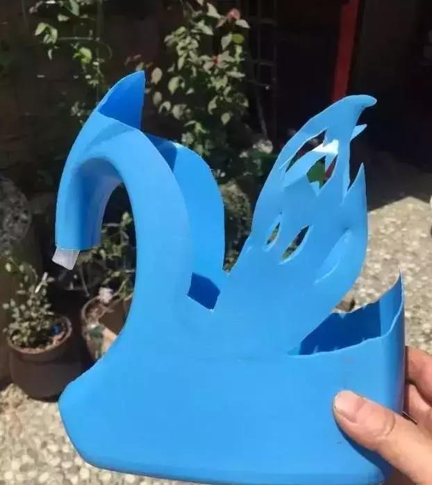 洗衣液瓶改造成花瓶怎么改造,空洗衣液瓶改造成花瓶的教程