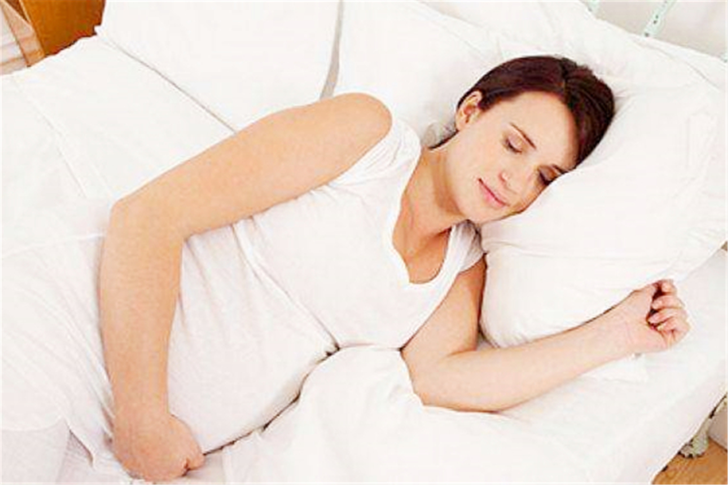 孕晚期左侧睡觉胎动频繁怎么回事,孕晚期左侧睡胎儿胎动频繁怎么办