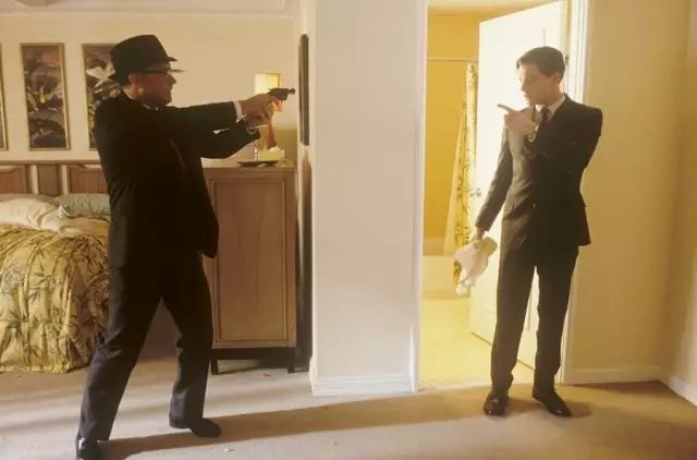 这个宇宙级*子骗**骗过了全世界,最终却败给了爱情!