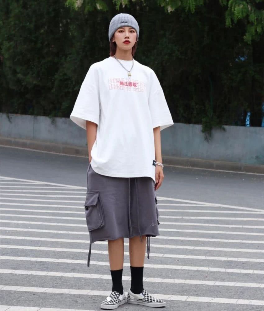 微胖女生大t恤怎么穿不显胖,肥版t恤怎么穿显瘦