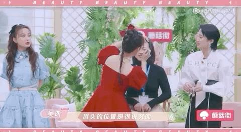 因为眉毛没画好想哭的，应该不只杨超越吧？