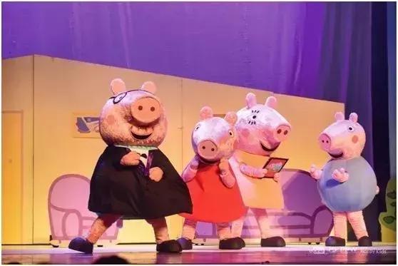 小猪佩奇英文动画开头介绍,看小猪佩奇英文版