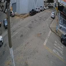 搞笑gif你以为我会乖乖地转圈吗,打着伞跳舞搞笑视频