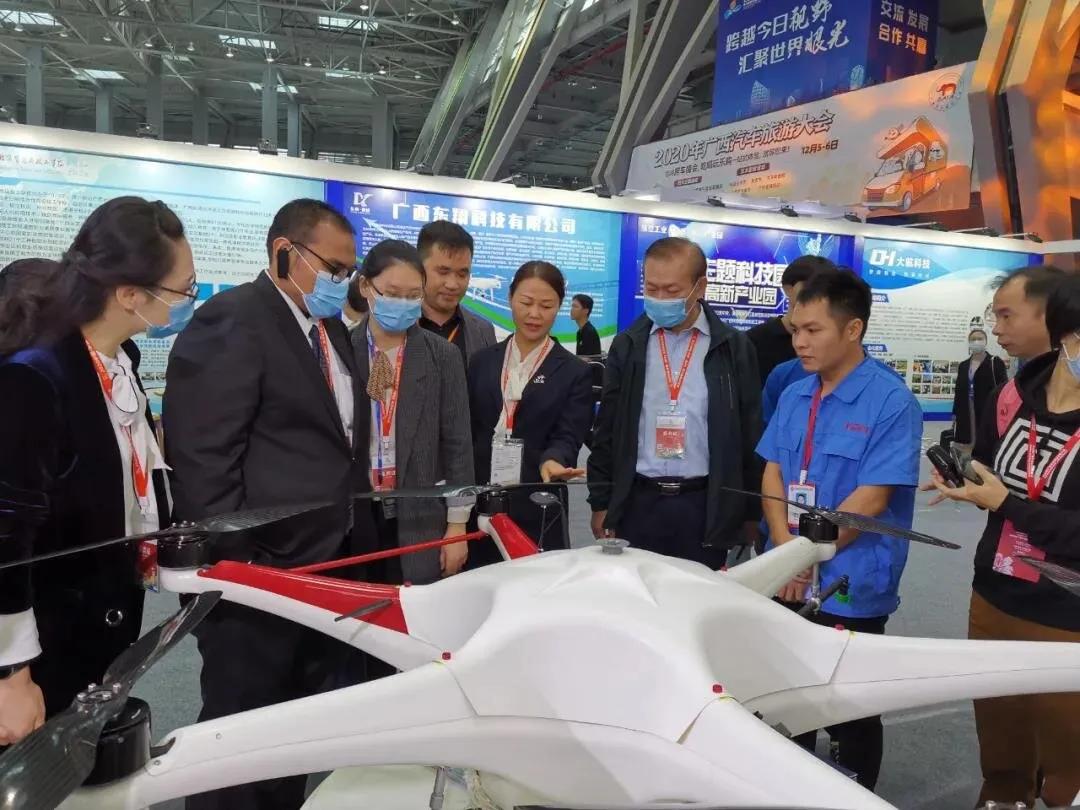 广西无人机培训中专班,广西科技商贸高级技工学校无人机