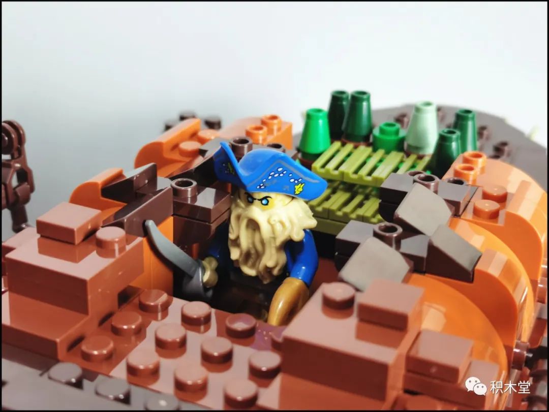 飞翔的荷兰人号船真实原型,飞翔的荷兰人号为什么能潜水