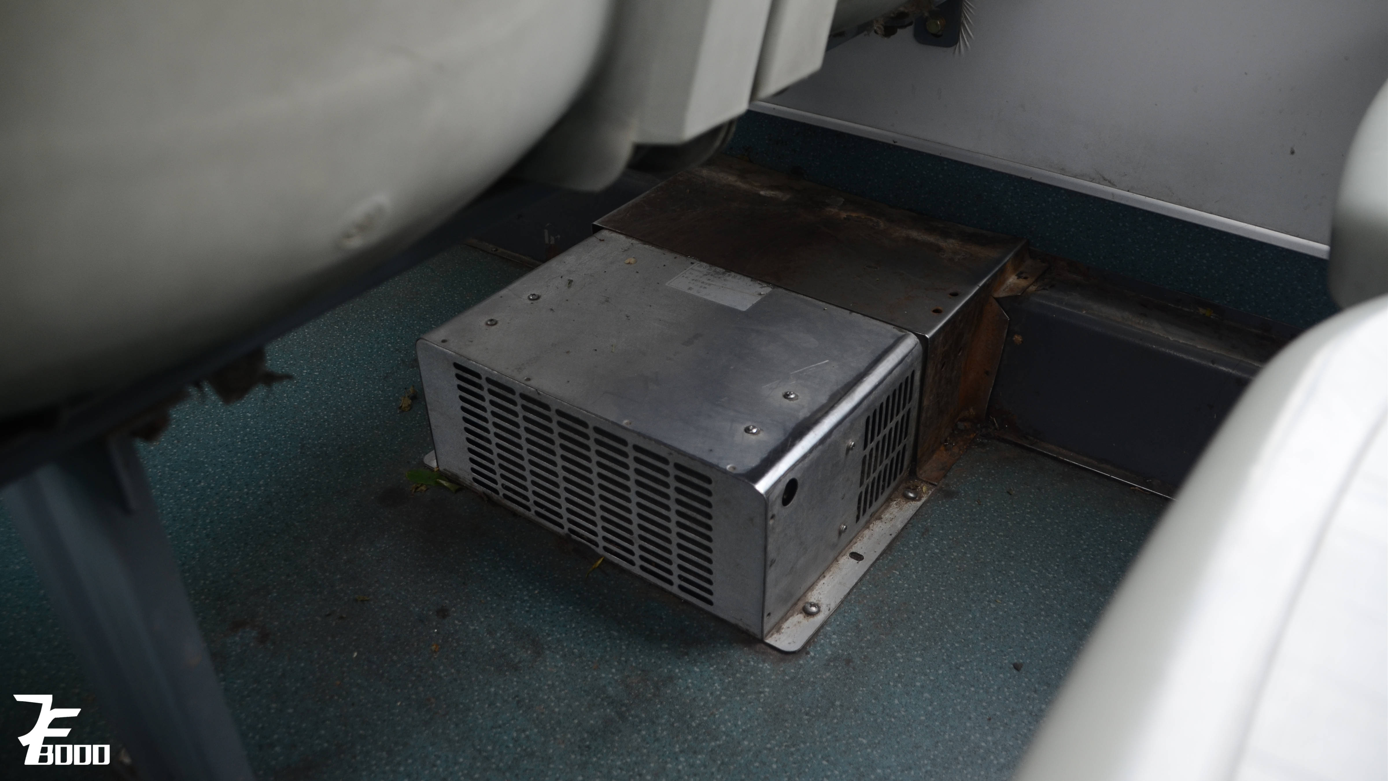 机房的渣评21西宁公交亚星JS6111SHCJ