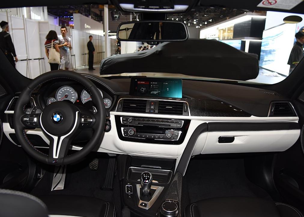 搭v8自吸动力硬刚宝马m3,3.0t涡轮增压百公里加速5.8秒