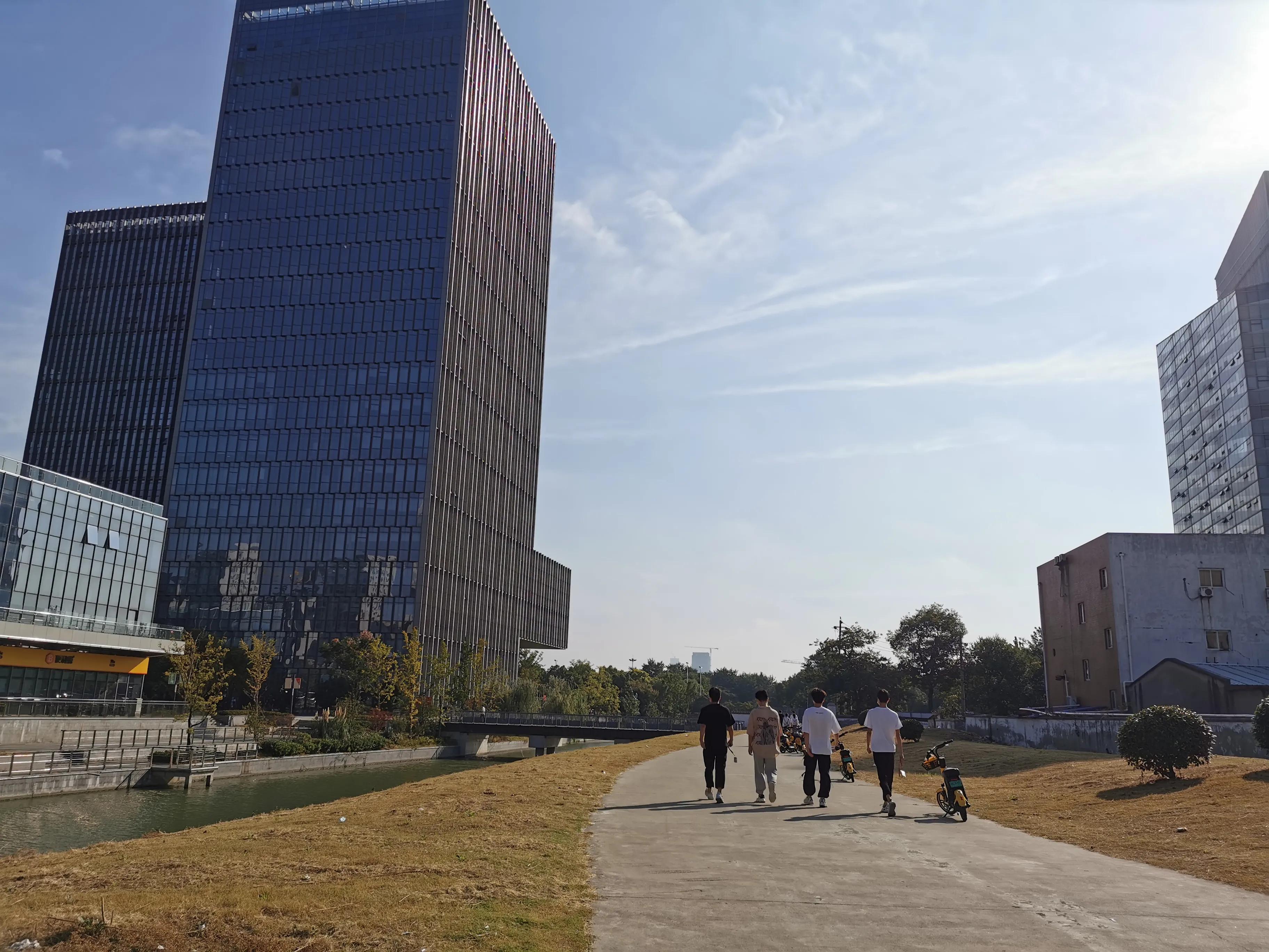 原来扬州的年轻人都在广陵新城上班,这里不知不觉发展的这么好了