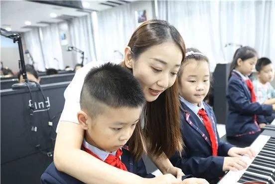 新学校开学第一天新区,开学元气满满迎接新学期