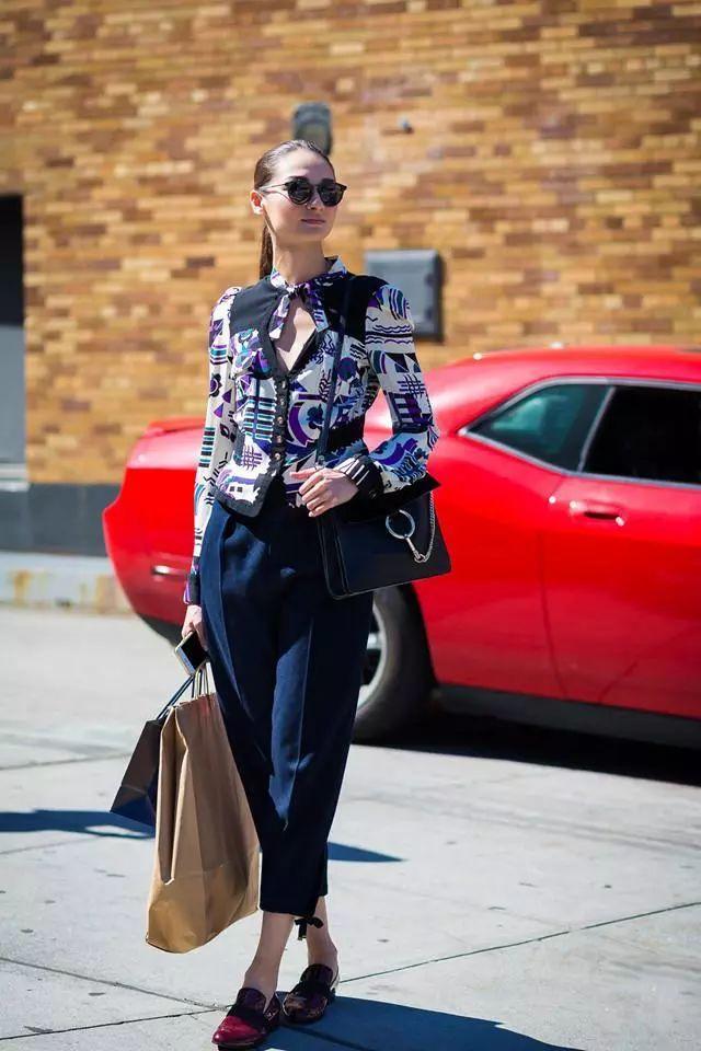 今年都在穿什么布洛克鞋,今年最流行的鞋子洞洞鞋