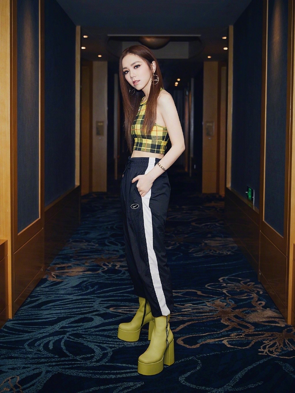 邓紫棋穿搭鞋,邓紫棋穿搭短靴