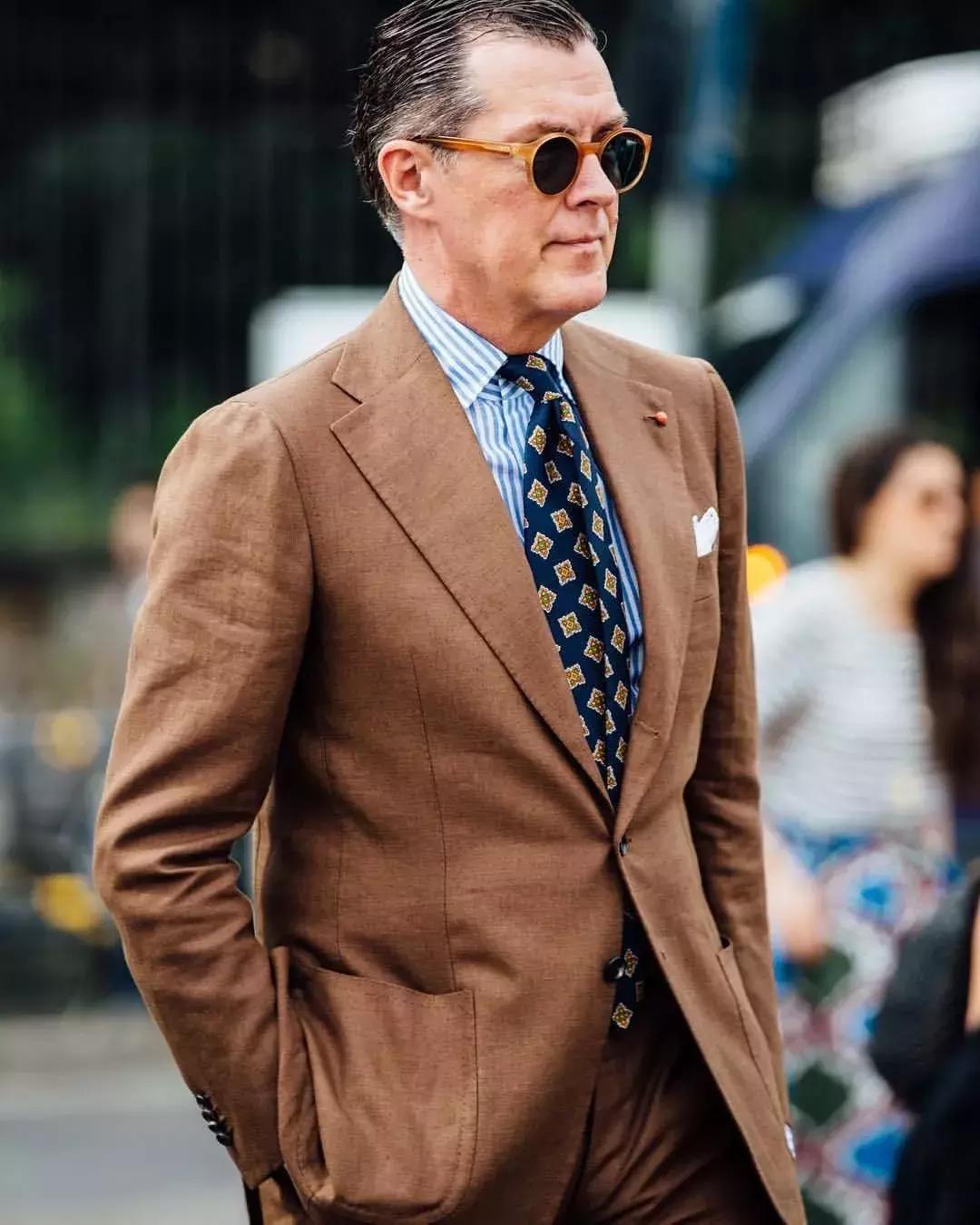 怎么挑一件合身的西装外套,西装外套怎么算合身