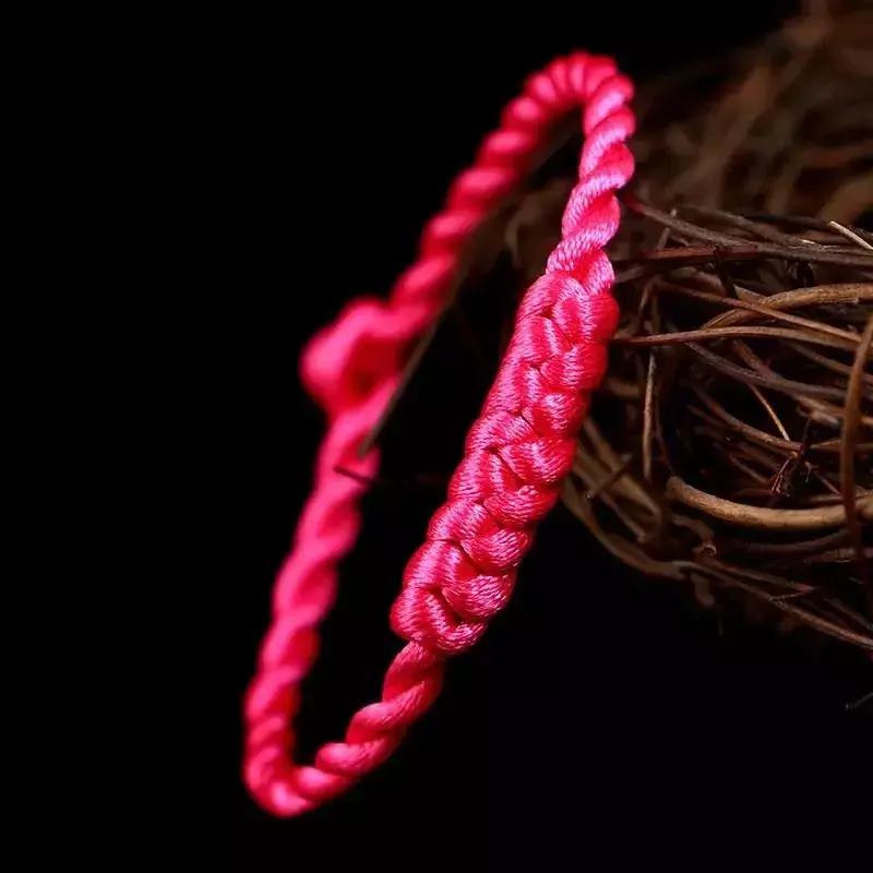 本命年红绳可以左右手都戴吗,本命年红绳戴哪只手女生