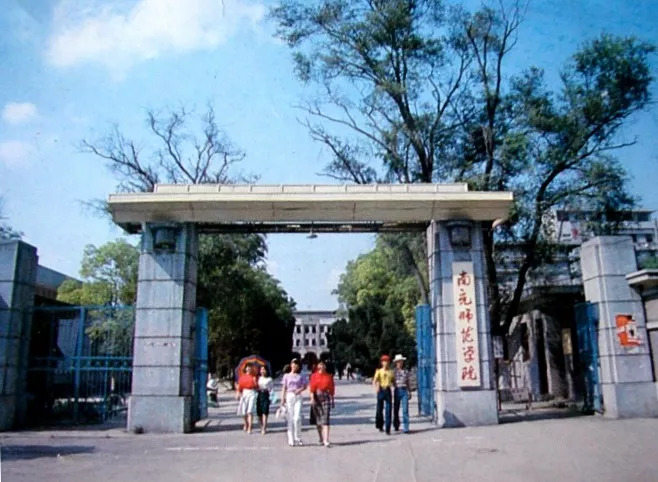 抗战期间，这所大学在外*亡流**十多年，还给四川留下了两所本科高校