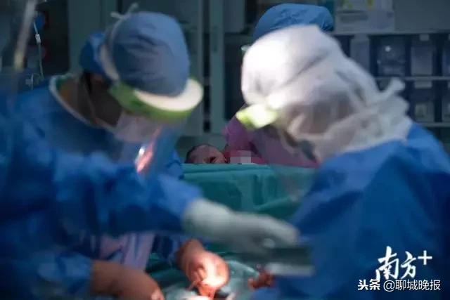 艾滋病女孩改造基因,艾滋病基因改变的双胞胎