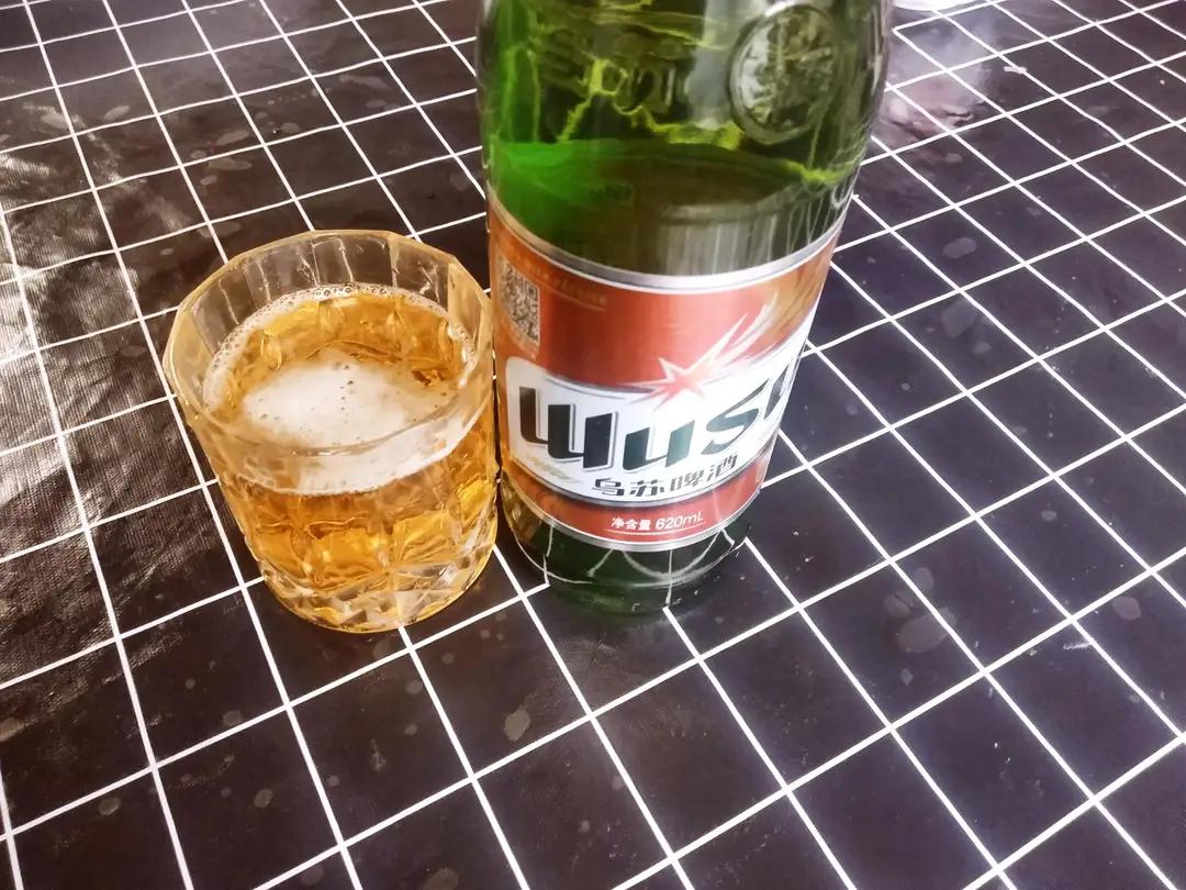 夏天喝啤酒,这5款国产“大绿棒子”,能喝3瓶以上的都是好酒量