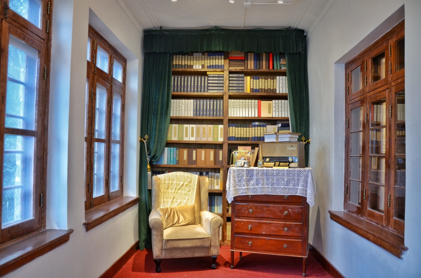 一座白楼，青山环绕，云卷雾舒～享受在莫干山野的娴静自由