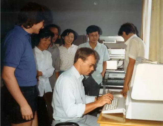 从打工妹到亿万身家完整版,从被人看不起的打工妹到月薪过万