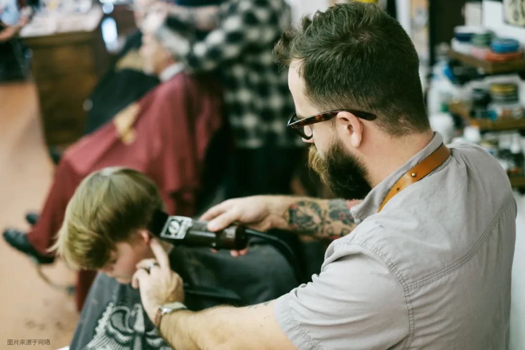 面对“搞事情”的无理顾客，你以为发型师真的没辙？