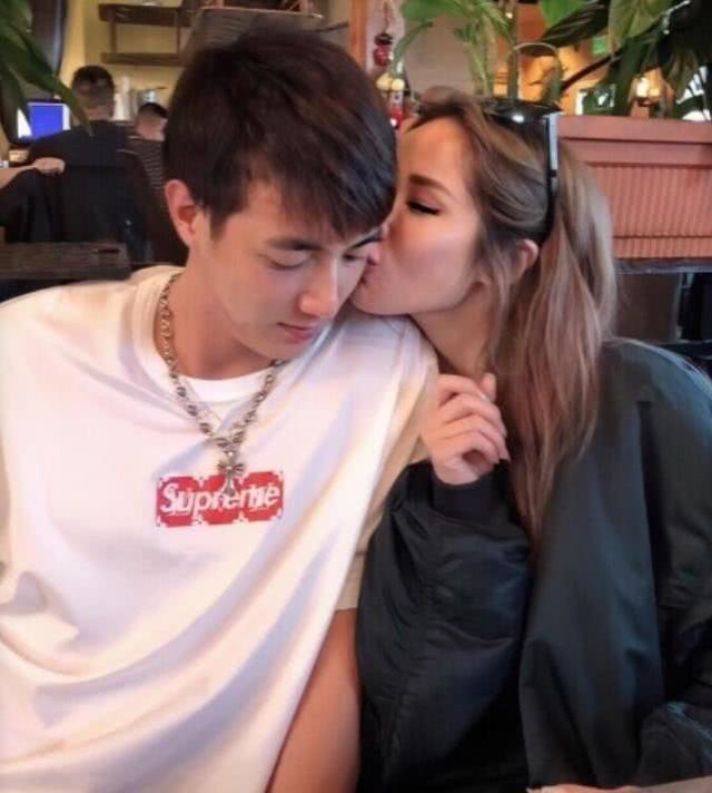 萧亚轩谈25岁以上的男人,萧亚轩再谈小鲜肉男友