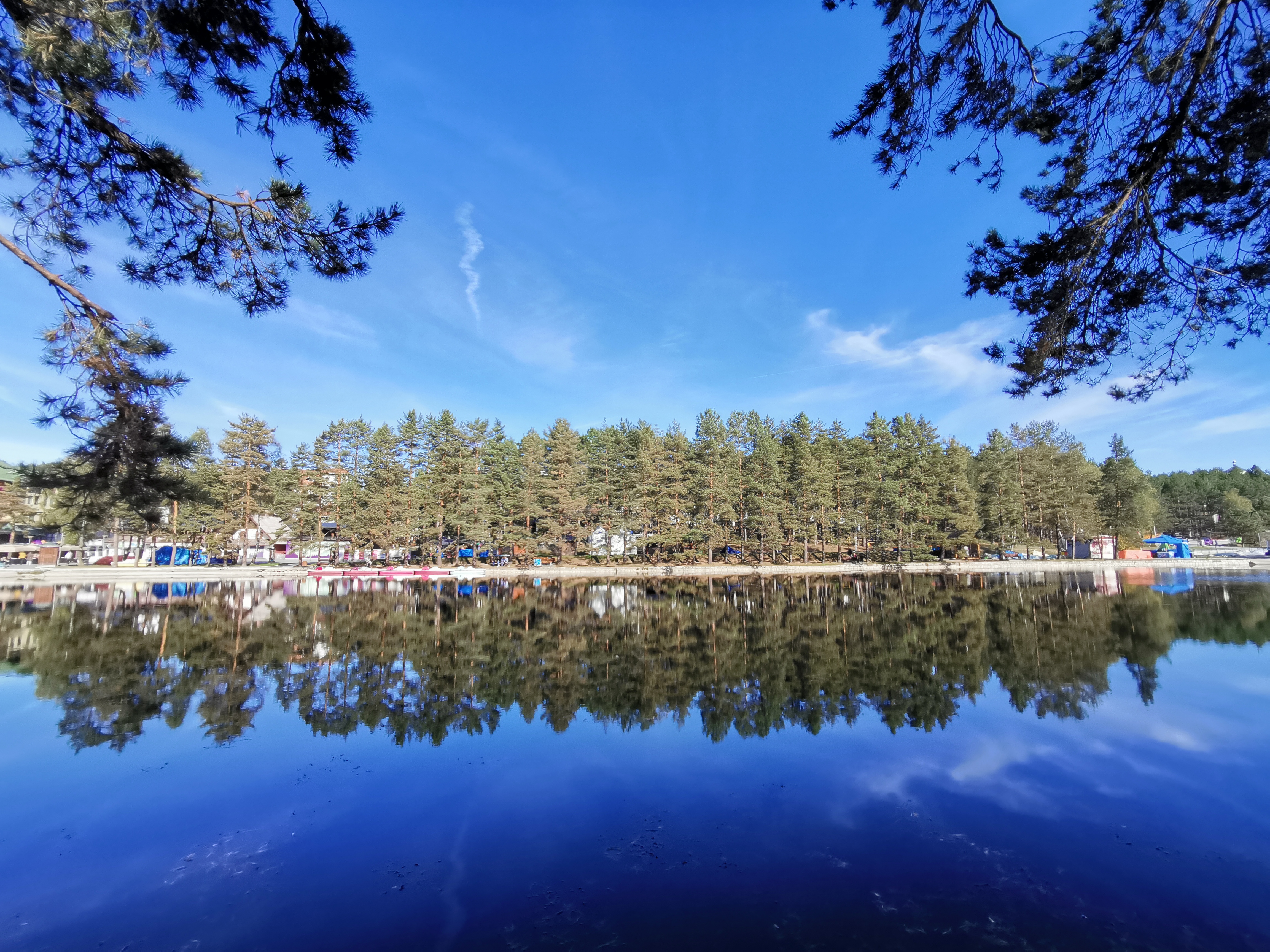足球少年的小木屋很酷、“圣诞小镇”的秋天很美