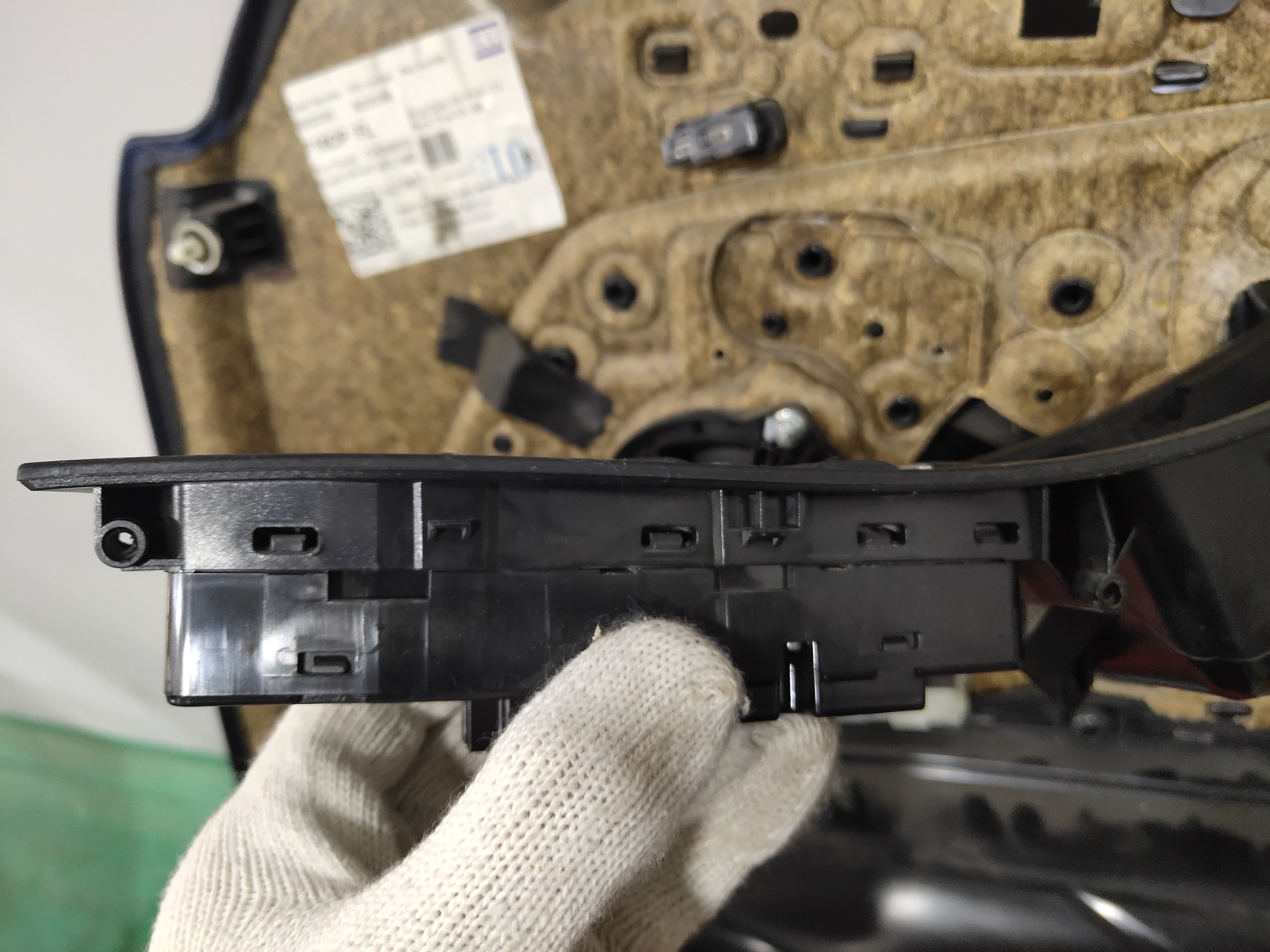 宝马525车门把手的塑料老化,宝马门内拉手橡胶老化怎么解决