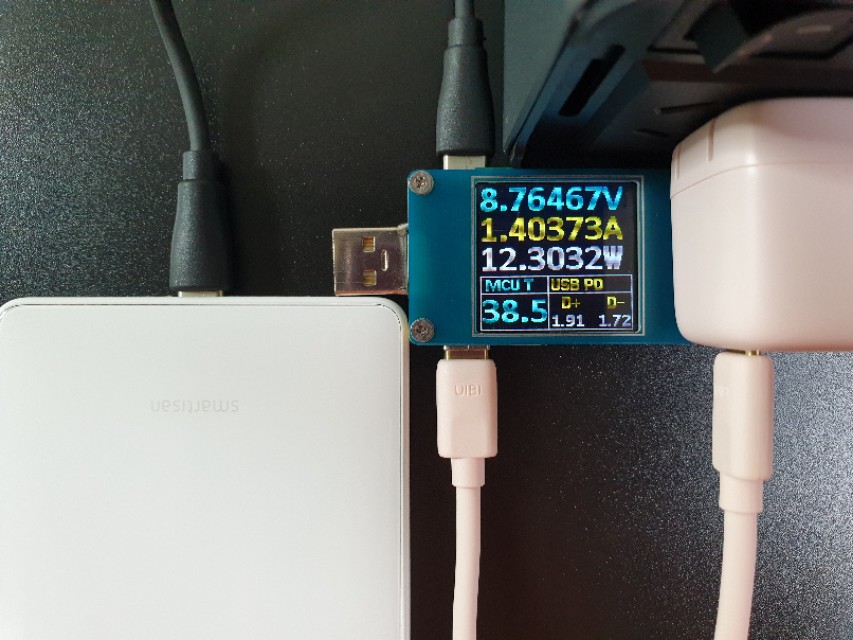 一见倾心!UIBI柚比“小冰块”迷你PD快速充电套装体验