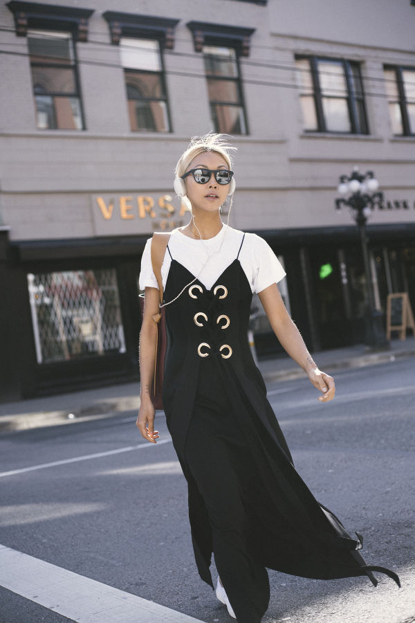 女人短袖搭休闲裙宽松时尚又减龄,吊带裙减龄显瘦洋气上档次