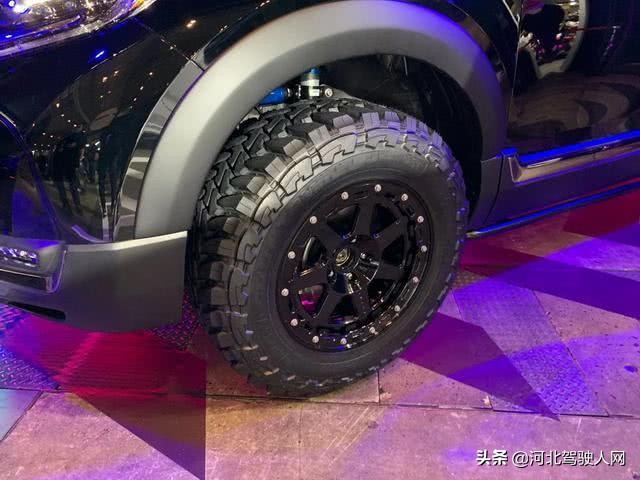 本田思域王露峥嵘丰田YARIS很有型东京改装车展大爆发