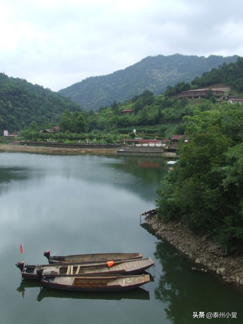 溪流纵横山河终向海,沟壑纵横自然景观