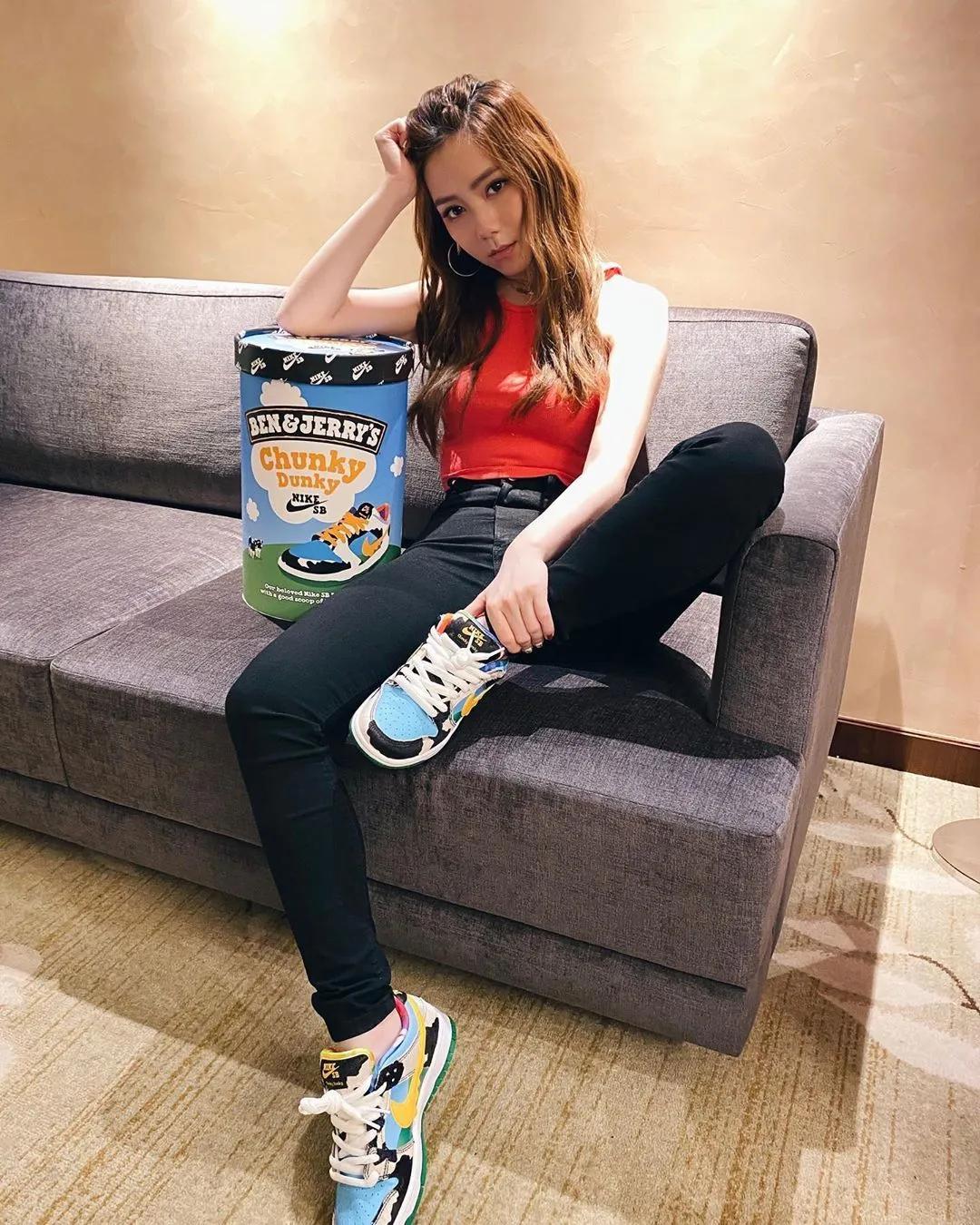 周杰伦球鞋配色,邓紫棋周杰伦同款球鞋