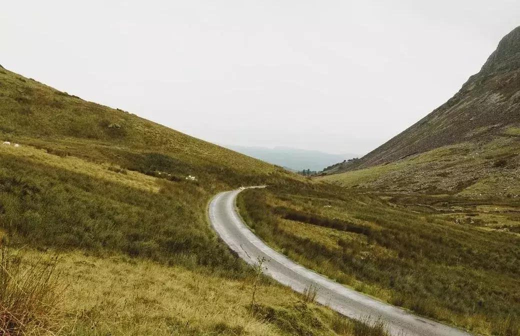 梦游时候为什么不能叫醒梦游的人,梦游被人吵醒为什么会有生命危险