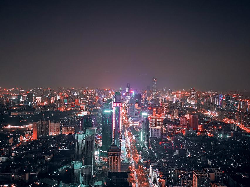 长沙人的快乐正一点一点回来！白天摩天大楼，晚上一脚解放西