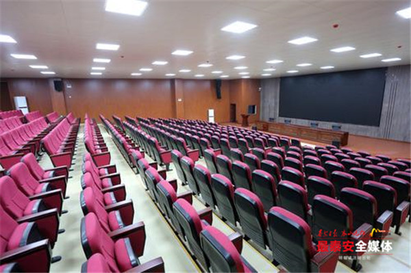 学校独特的文化氛围和人文气息,学校教育环境和氛围