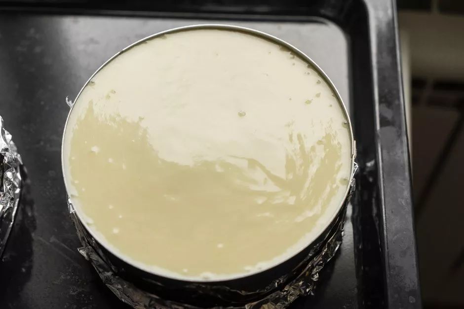 黑森林樱桃酒巧克力蛋糕,疯狂的草莓蛋糕图片