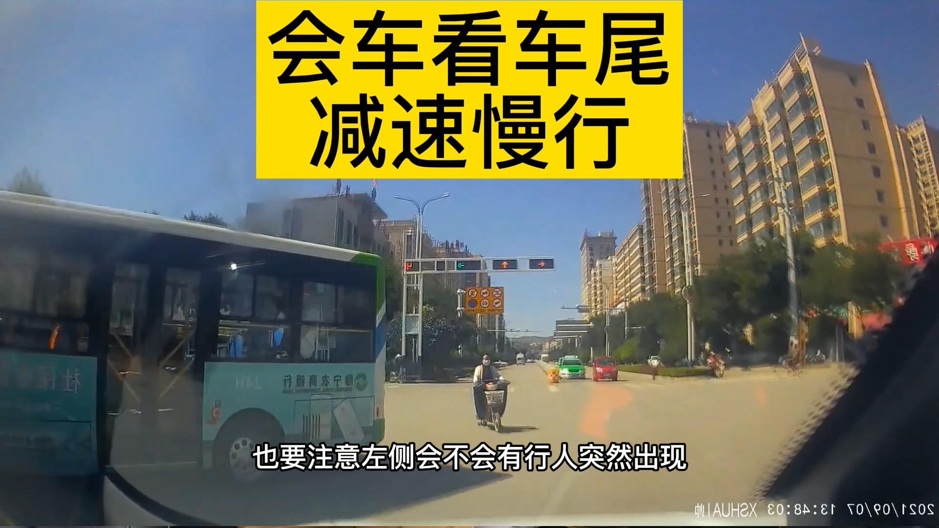 右转出车祸直行车道右转违章吗,开车右转违章的情况有哪些